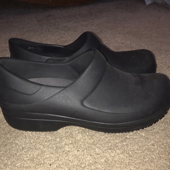 black crocs non slip